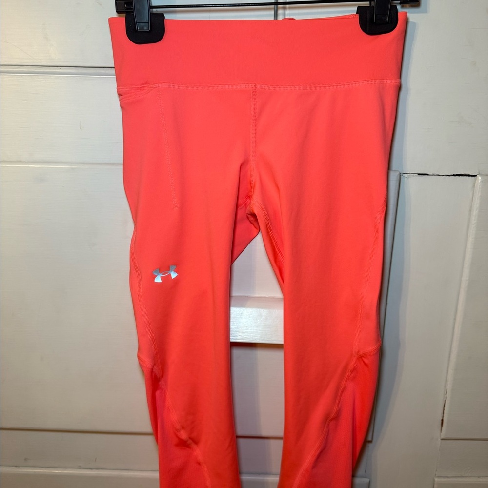 NWOT Under Armour cropped athletic pants